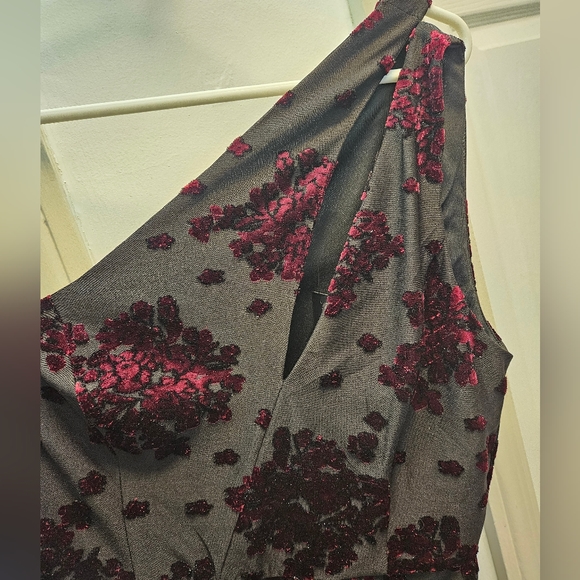 Lulu's Dress - Picture 2 of 8